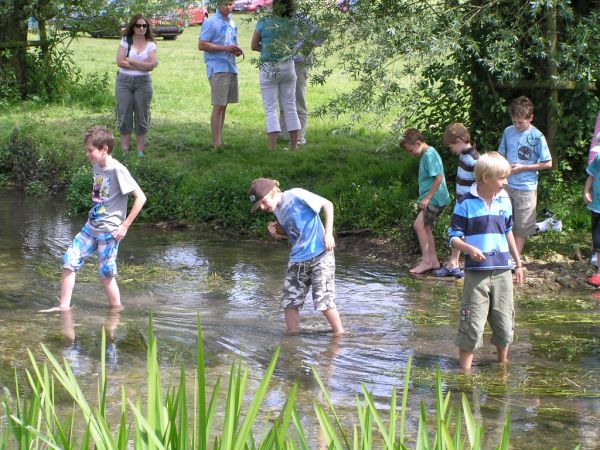 Children waiting for the 1000 yellow plastic ducks on 14th June 2009