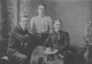 Hedley, Nellie and mother Maria at Barn Orchard