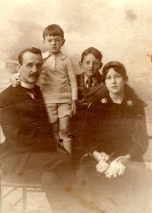 Hedley Burrough probably with Eve, Tom and John at Brighton about 1918 Hedley Burrough probably with Eve, Tom and John at Brighton about 1918