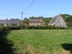 The Queen's Head, Ivon House and the United Reformed Church on 2nd September 2005